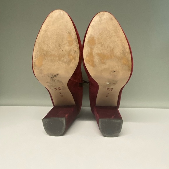 BCBG Generation Women's Velvet Burgundy Ankle Heeled Boots 7 Round Toe Booties. - Picture 2 of 7